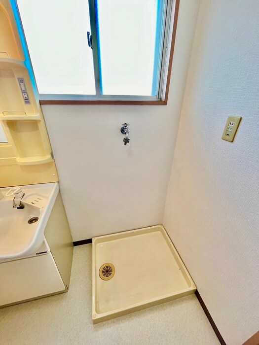 物件内観写真14　(洗濯機置場)