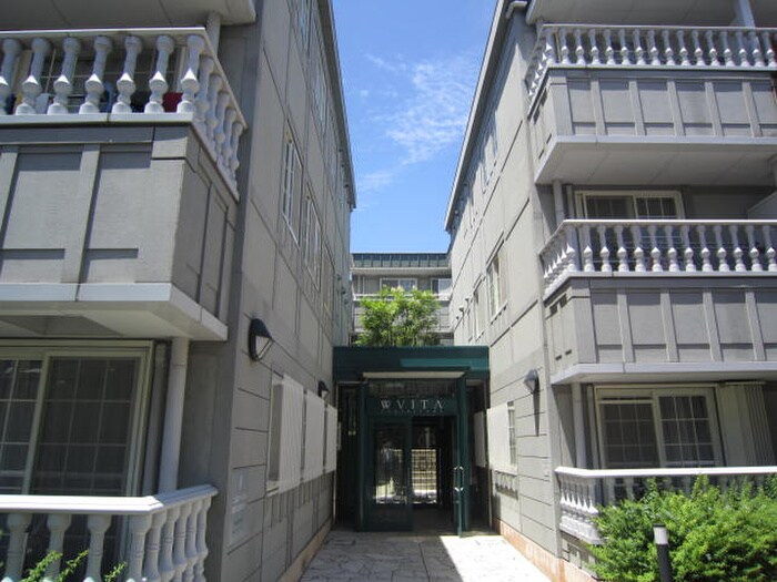 物件外観写真2　(エントランス部分)