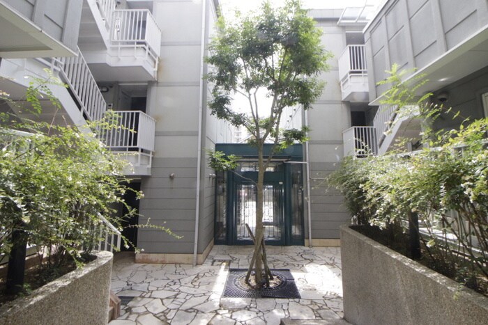 物件外観写真4　(エントランス部分)