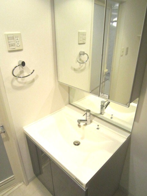 物件内観写真11　(洗面)