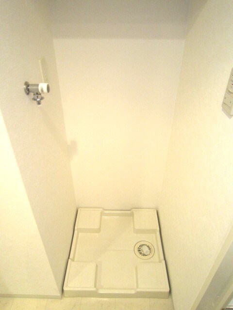 物件内観写真14　(洗濯機置場)