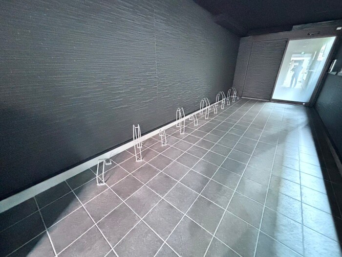 物件外観写真3　(駐輪場)