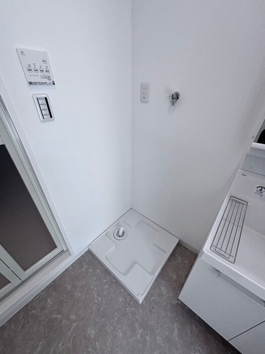 物件内観写真18　(洗濯機置場)