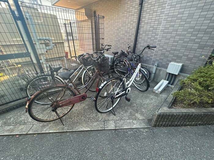 メゾンパ－シモンの駐輪場