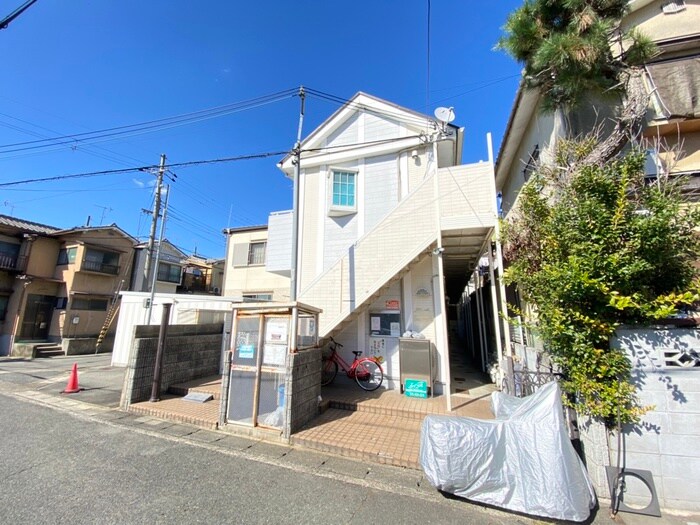 物件外観写真2　(エントランス部分)