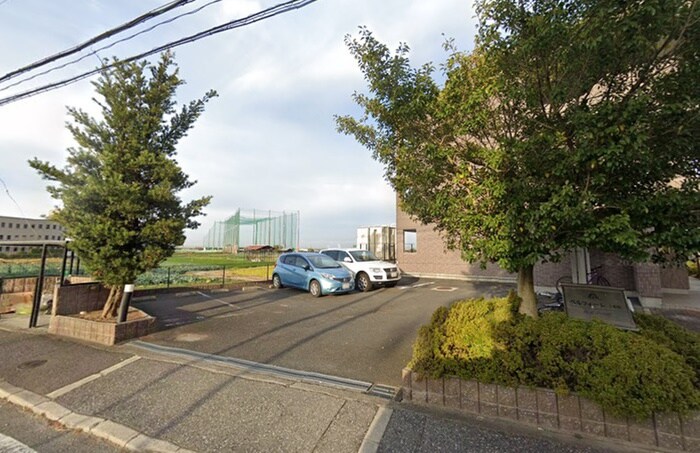 物件外観写真5　(駐車場)