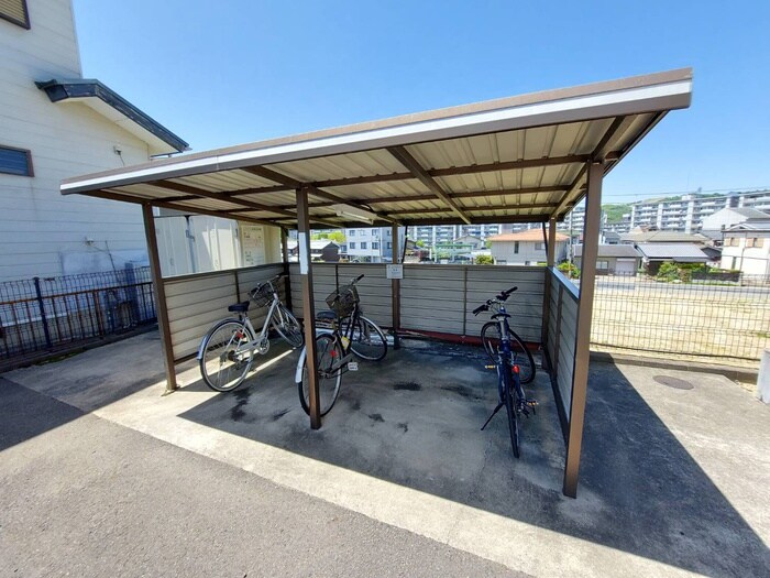 物件外観写真3　(駐輪場)