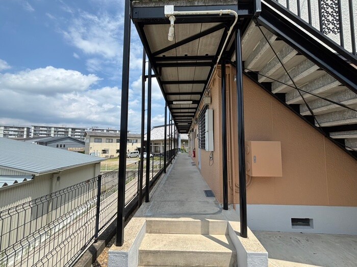 物件外観写真4　(エントランス部分)