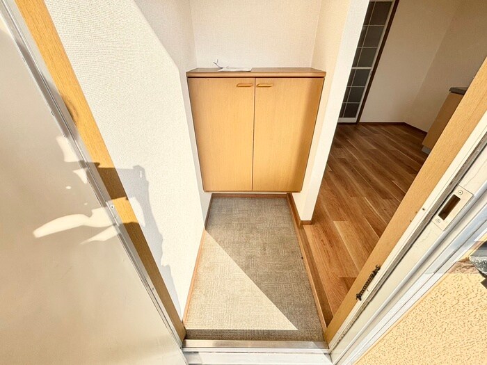 物件内観写真18　(玄関)