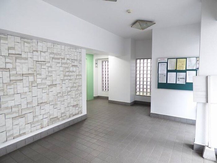 物件外観写真6　(エントランス部分)