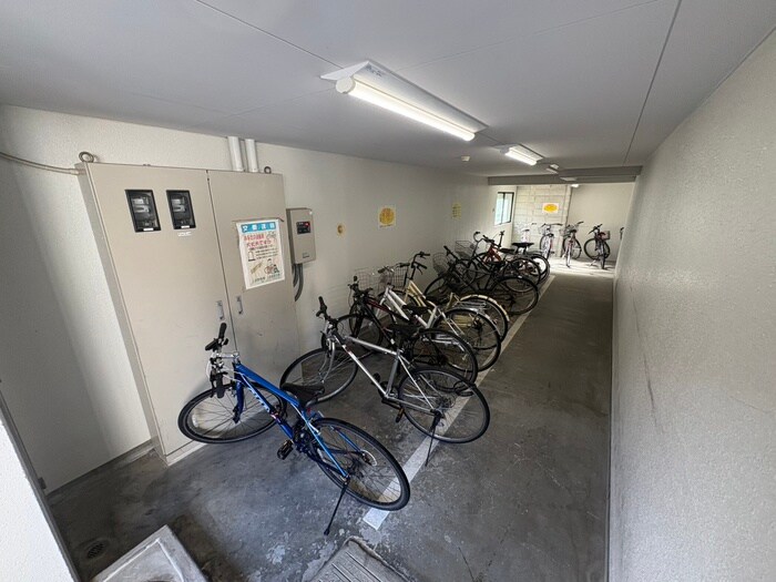 物件外観写真4　(駐輪場)