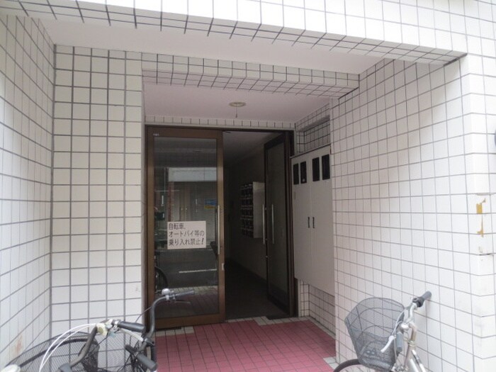 物件外観写真4　(エントランス部分)