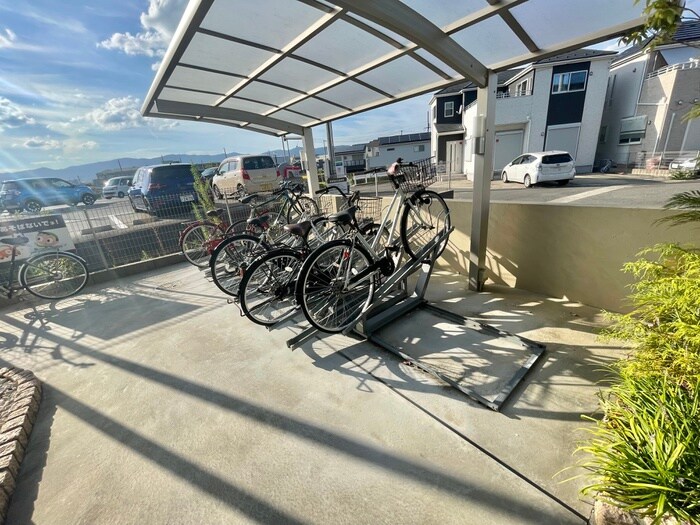 物件外観写真3　(駐輪場)