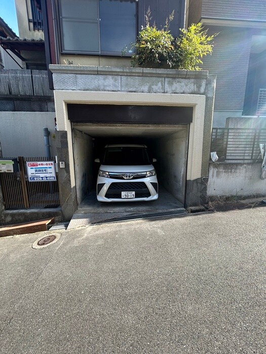物件外観写真6　(駐車場)