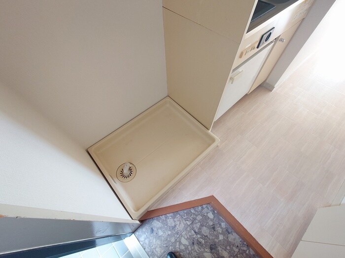 物件内観写真12　(洗濯機置場)