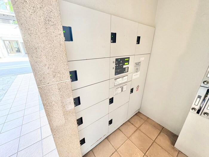 物件外観写真4　(エントランス部分)