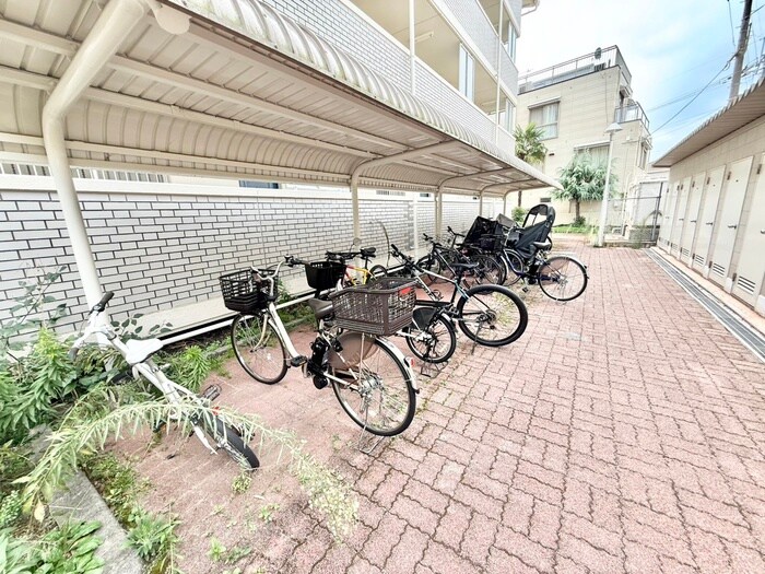 物件外観写真3　(駐輪場)