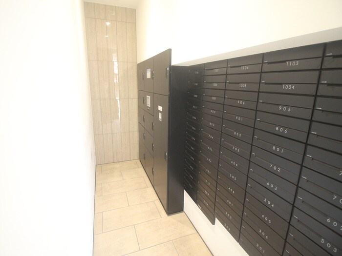 物件外観写真4　(エントランス部分)