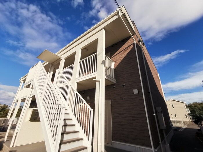 物件外観写真6　(エントランス部分)