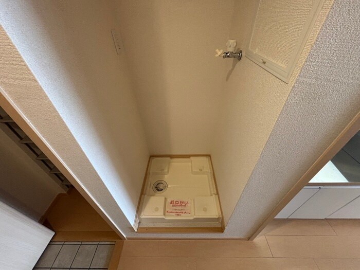 物件内観写真13　(洗濯機置場)