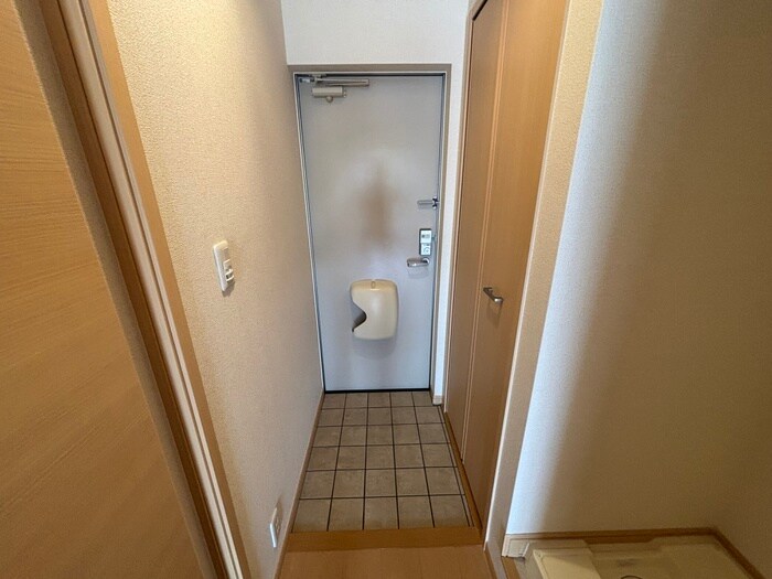 物件内観写真17　(玄関)