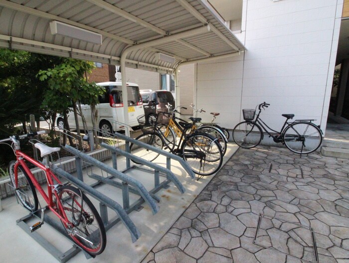 物件外観写真5　(駐輪場)