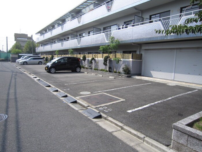 物件外観写真3　(駐車場)
