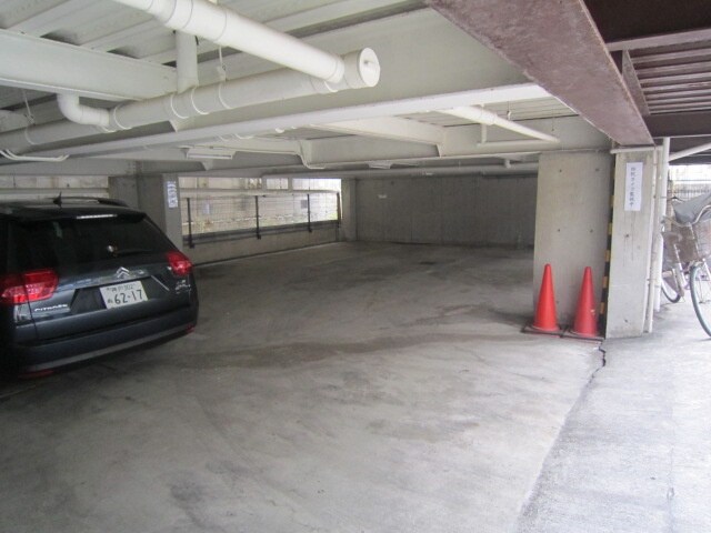 物件外観写真2　(駐車場)