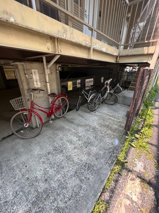 物件外観写真5　(駐輪場)