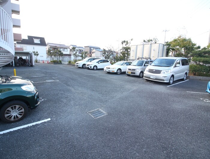 物件外観写真4　(駐車場)