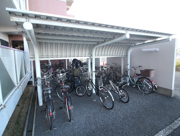 物件外観写真5　(駐輪場)