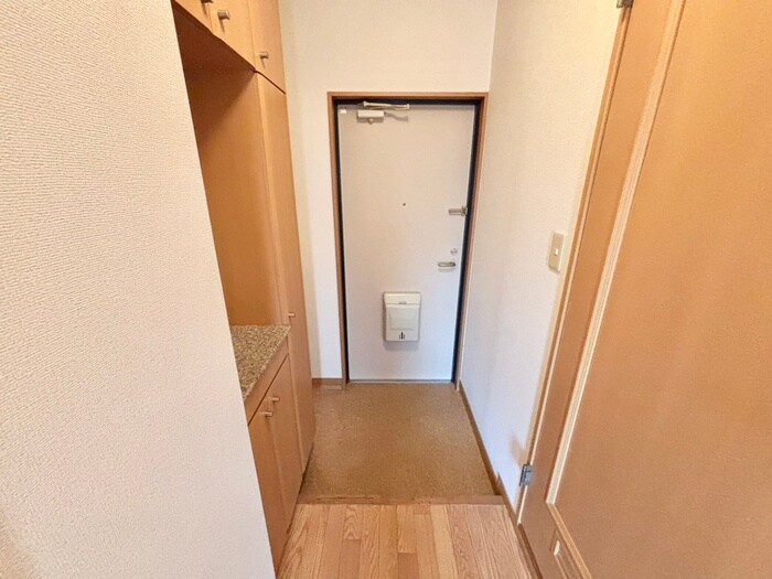 物件内観写真14　(玄関)