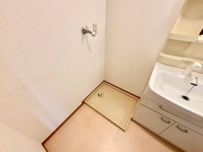 物件内観写真18　(洗濯機置場)