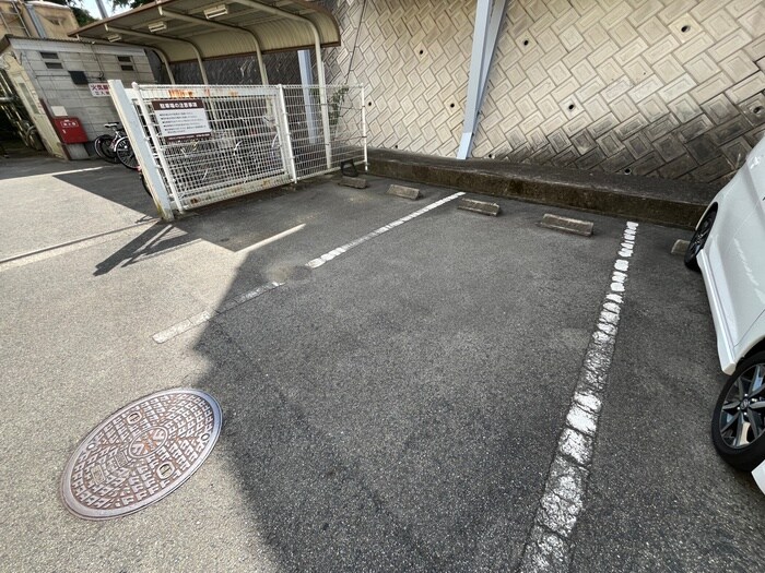 物件外観写真3　(駐車場)