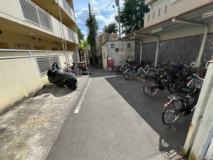 物件外観写真4　(駐輪場)
