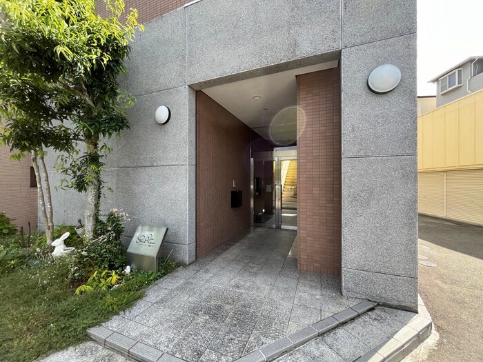 物件外観写真5　(エントランス部分)