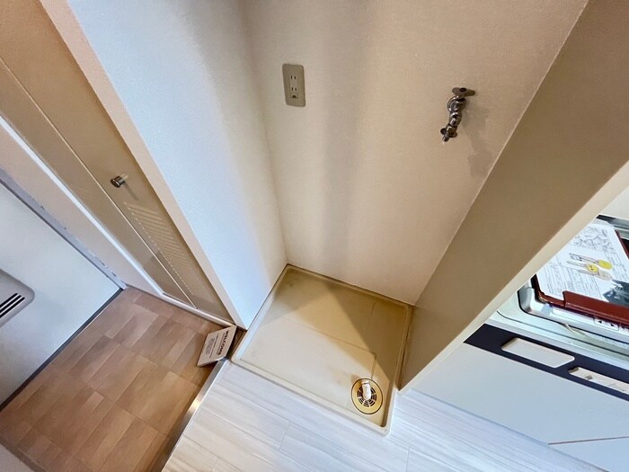 物件内観写真16　(洗濯機置場)