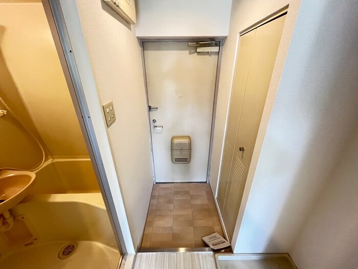 物件内観写真18　(玄関)