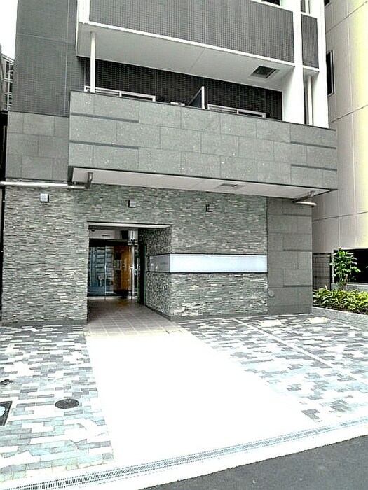 物件外観写真2　(エントランス部分)