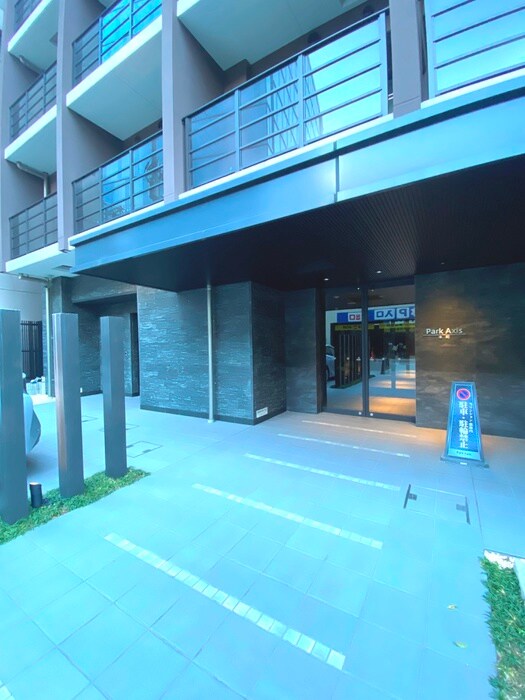 物件外観写真2　(エントランス部分)