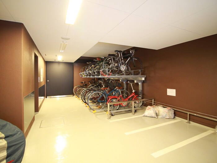 物件外観写真5　(駐輪場)