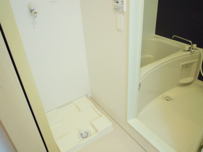 物件内観写真14　(洗濯機置場)