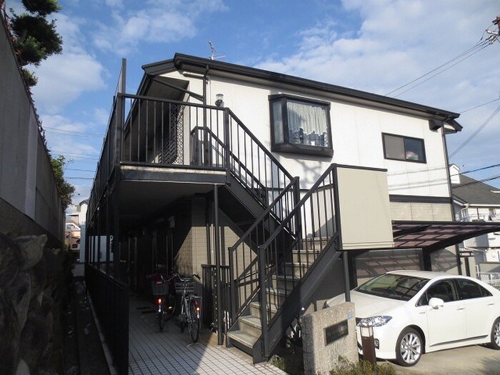 物件外観写真2　(エントランス部分)