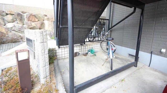 物件外観写真5　(駐輪場)