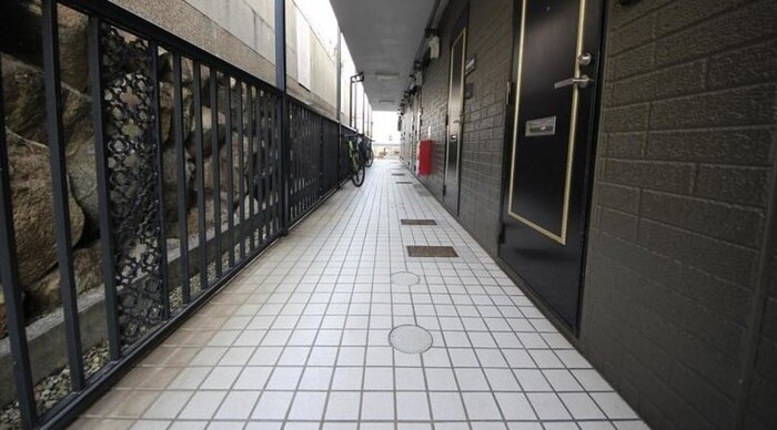 物件外観写真6　(エントランス部分)