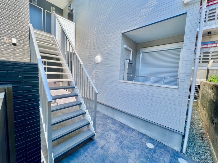 物件外観写真5　(エントランス部分)