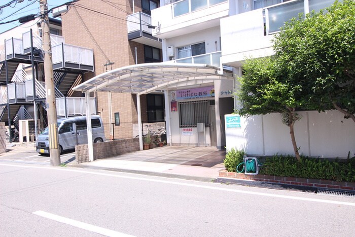 物件外観写真5　(エントランス部分)