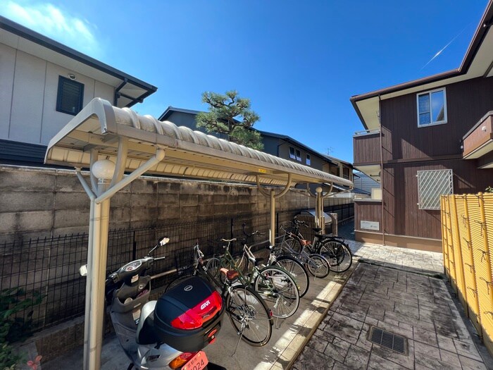物件外観写真4　(駐輪場)