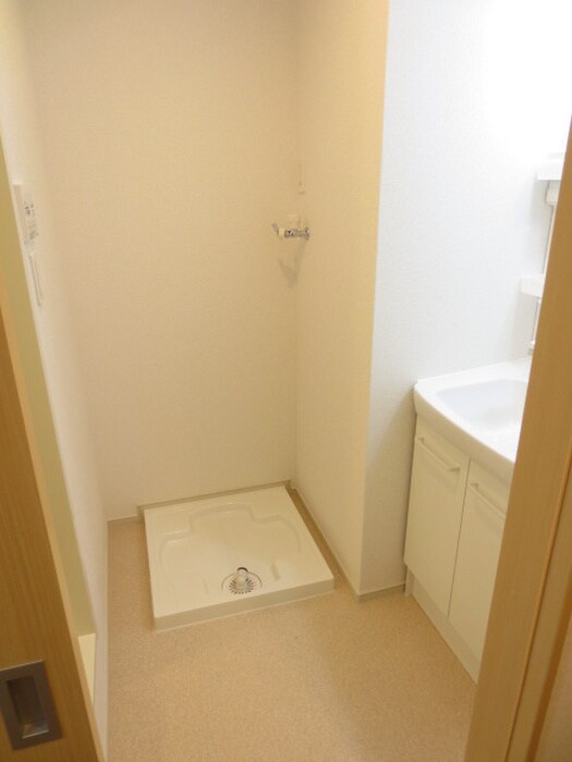 物件内観写真13　(洗濯機置場)