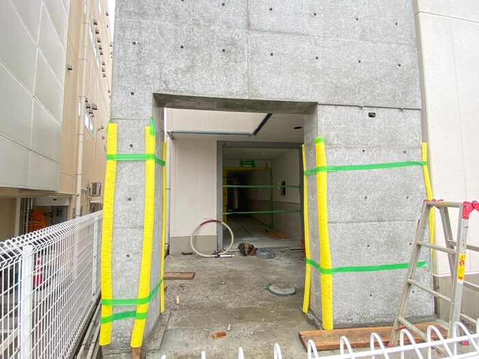 物件外観写真5　(エントランス部分)